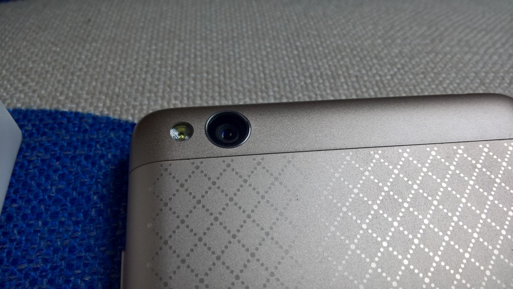 Fotoaparát a blesk - Xiaomi Redmi 3