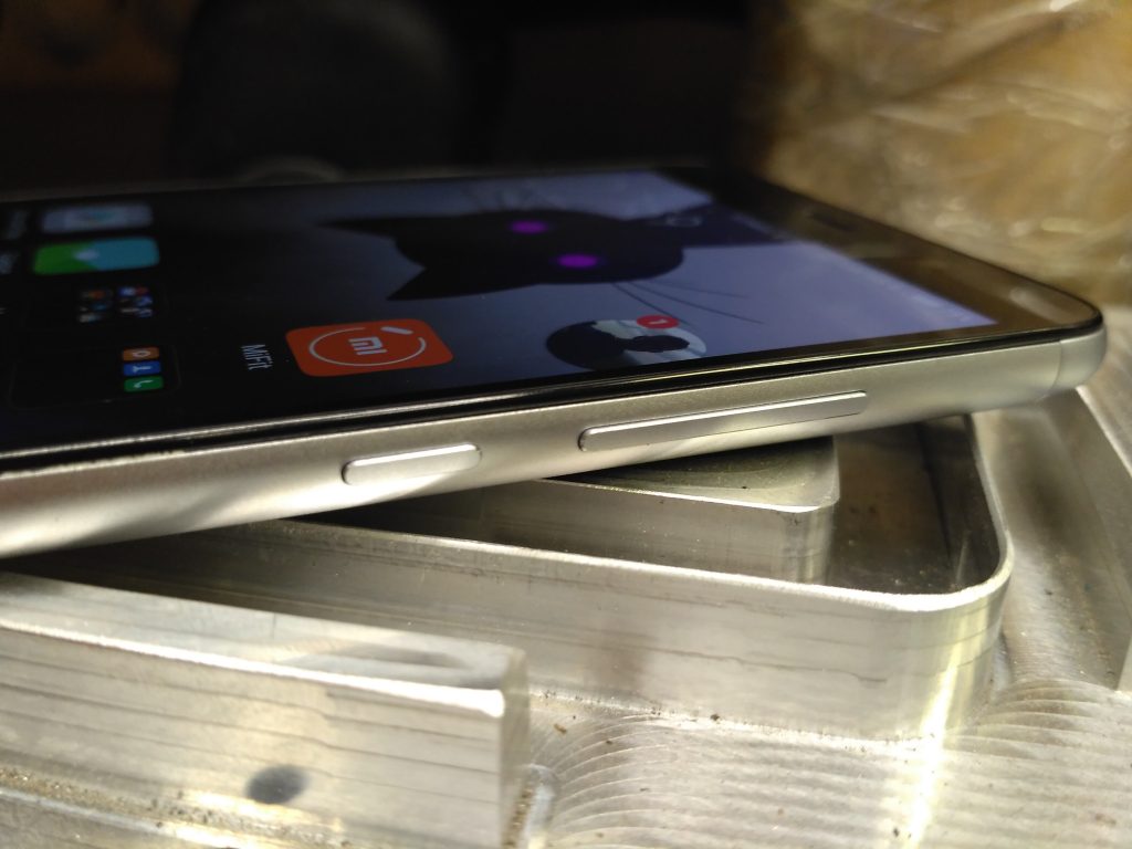 Xiaomi Redmi Note 3 Pro - Pravá strana s tlačítky