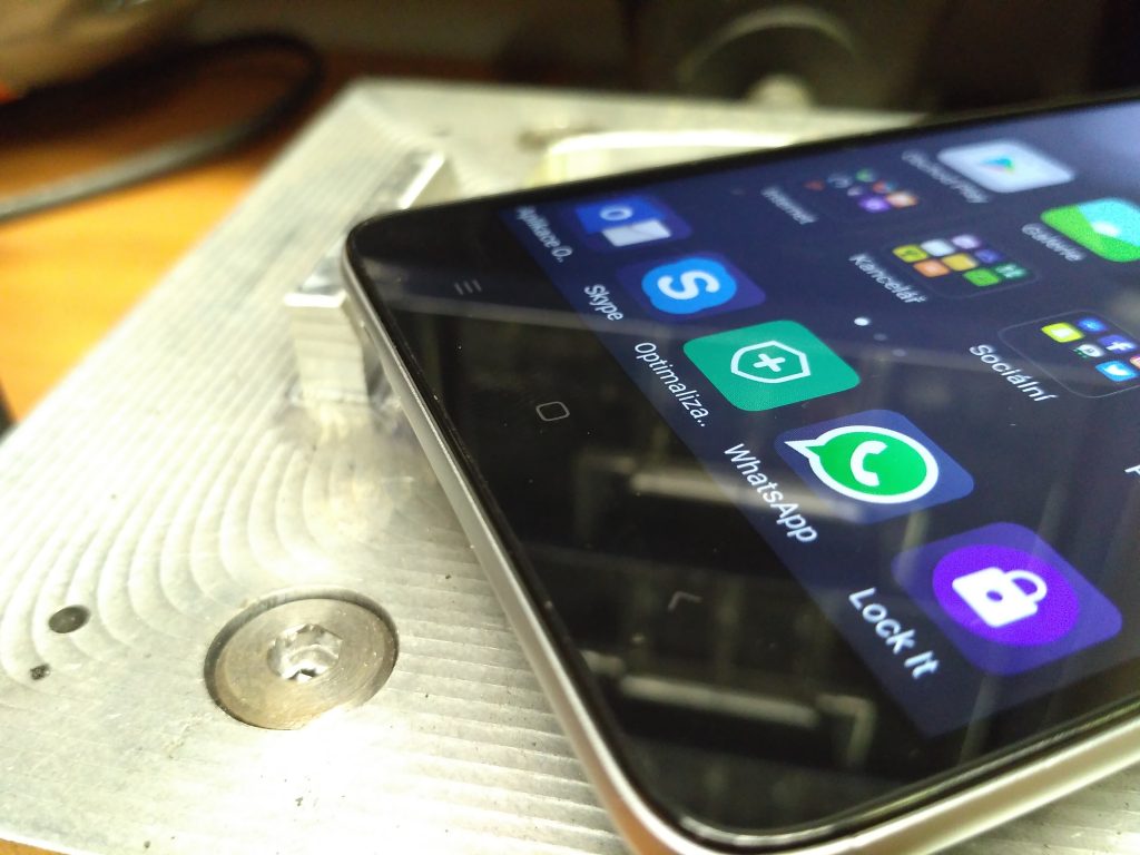 Xiaomi Redmi Note 3 Pro - Senzorová tlačítka pod displejem