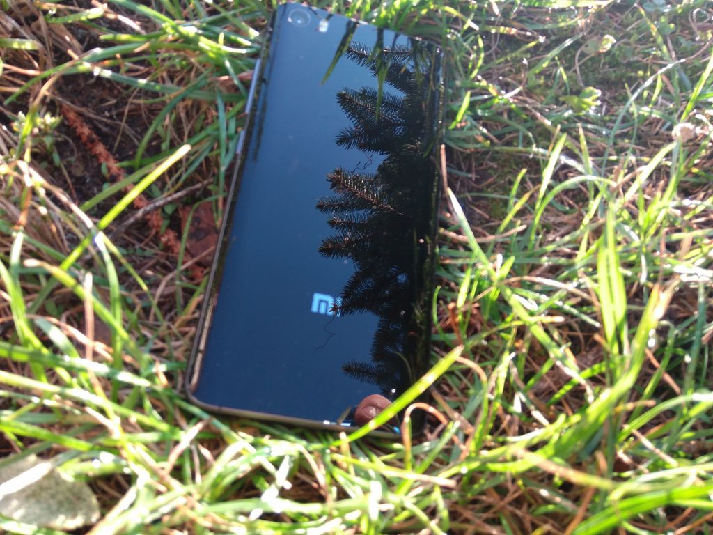 Xiaomi Mi 5 - Skleněná záda