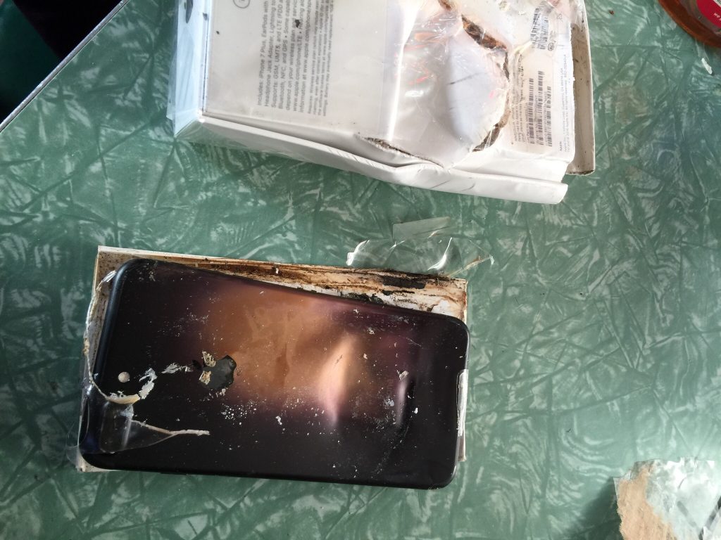 iPhone 7 explodoval v nerozbalené krabičce
