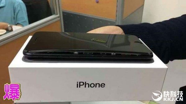 Poškozený iPhone 7
