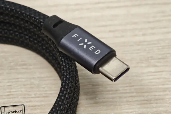 Test skladného magnetického USB-C kabelu FIXED