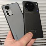 Xiaomi 12 Pro (vlevo) a Vivo X90 Pro (vpravo)