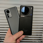 Xiaomi 12 Pro (vlevo) a Vivo X90 Pro (vpravo)