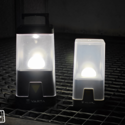 Ambiance Lantern L30RH (vlevo), nižší model Outdoor Ambiance Lantern L10 (vpravo)