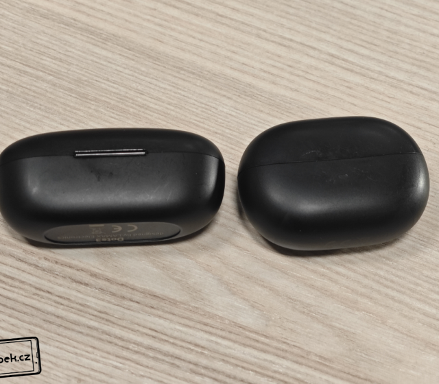 Krabička vlevo je levnějšího modelu LAMAX Dots3 a krabička vpravo patří dražšímu modelu LAMAX Dots3 ANC