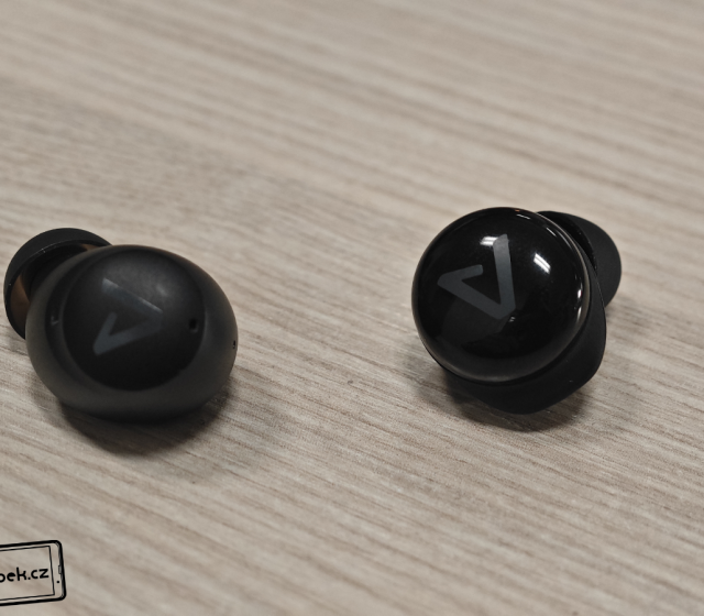 Krabička vlevo je dražšího modelu LAMAX Dots3 ANC a krabička vpravo patří levnějšímu modelu LAMAX Dots3