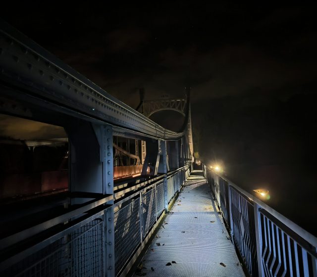 2x optický zoom s teleobjektivem, noční režim