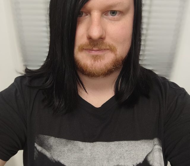 Dobré světlo, selfie kamera, portrétní režim s rozostřeným pozadím