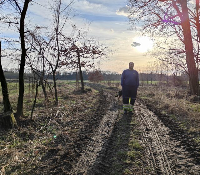 Hlavní fotoaparát, proti silnějšími svitu slunce, automatické HDR