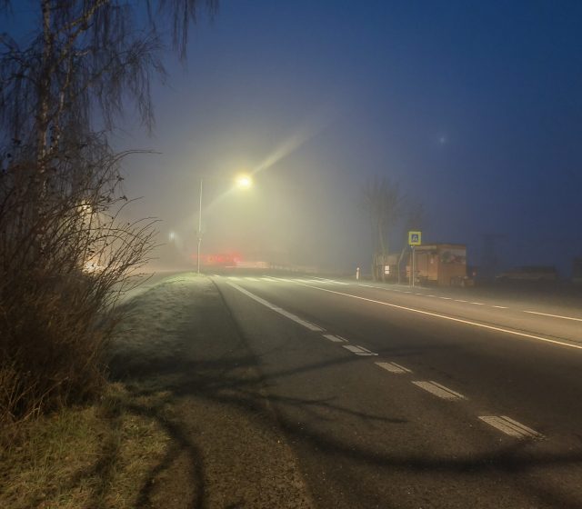 Velmi špatné světelné podmínky v mlze