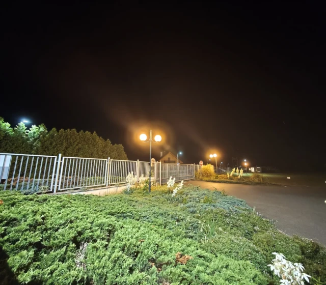 Ultraširokoúhlý fotoaparát, aplikace od výrobce, noční režim