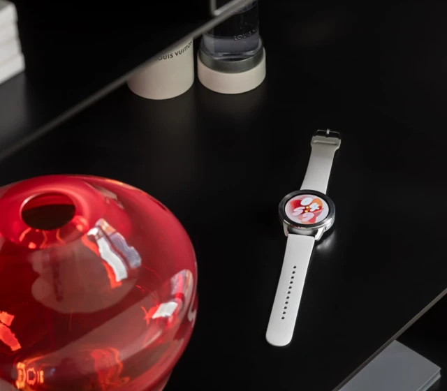 Xiaomi X Jungvirt – vila Époque. Červená váza Trdlík, František Jungvirt. Foto Anna Pleslová