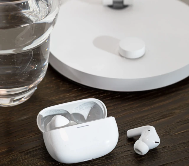 Xiaomi X Jungvirt – vila Époque. Sklenička z kolekce Shadows, design František Jungvirt. Foto Anna Pleslová