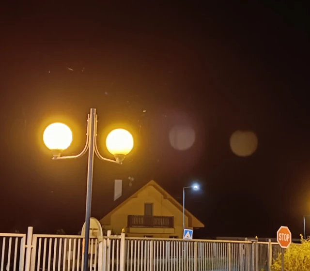 2x zoom, noční režim