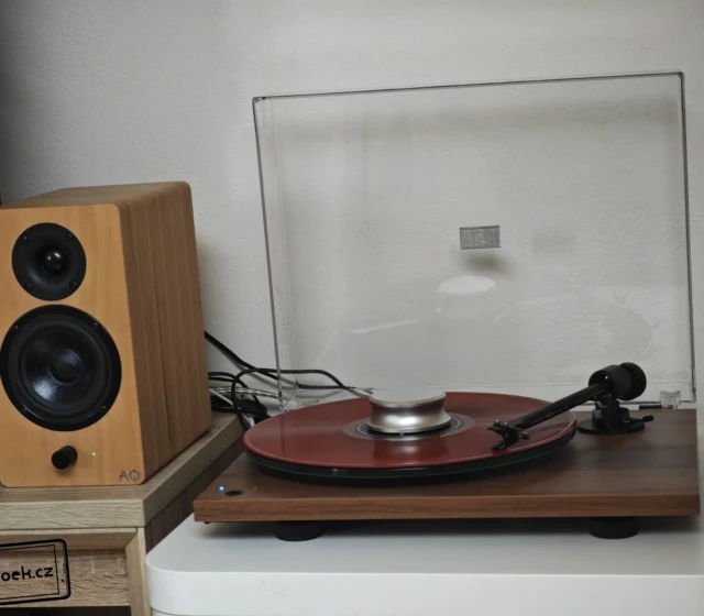 AQ M27 s gramofonem Pro-Ject T1 Phono SB